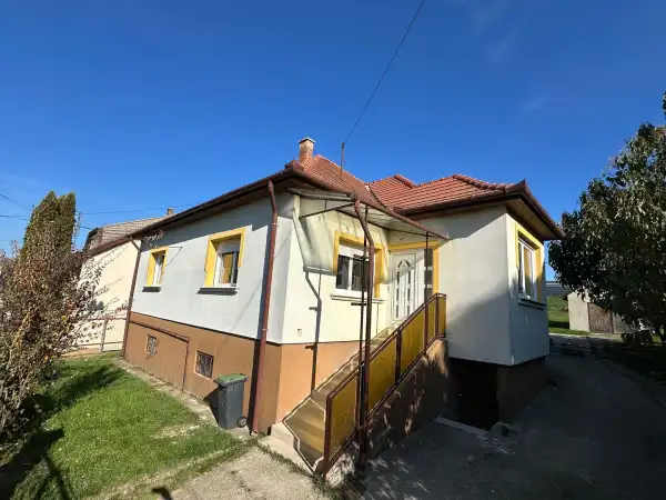 Eladó családi ház, Berkenye 4+1 szoba 109 m² 79.99 M Ft